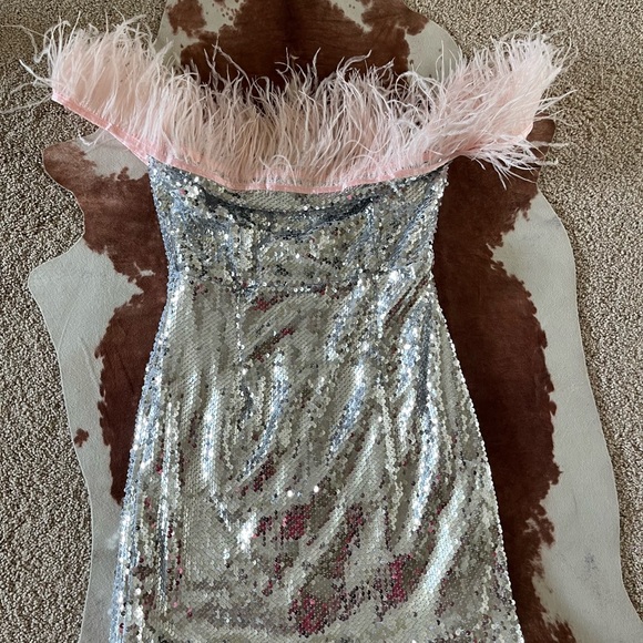 Sequin dress with feathers - Picture 1 of 1